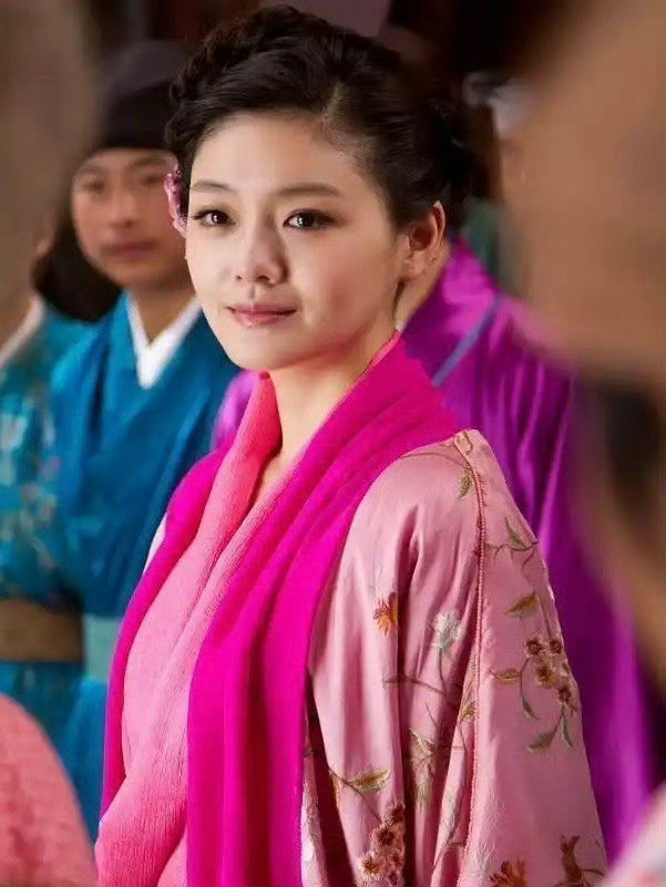 大S墓碑上出现吻痕，具俊晔仍旧执着守墓，他真的太深情了！​​​