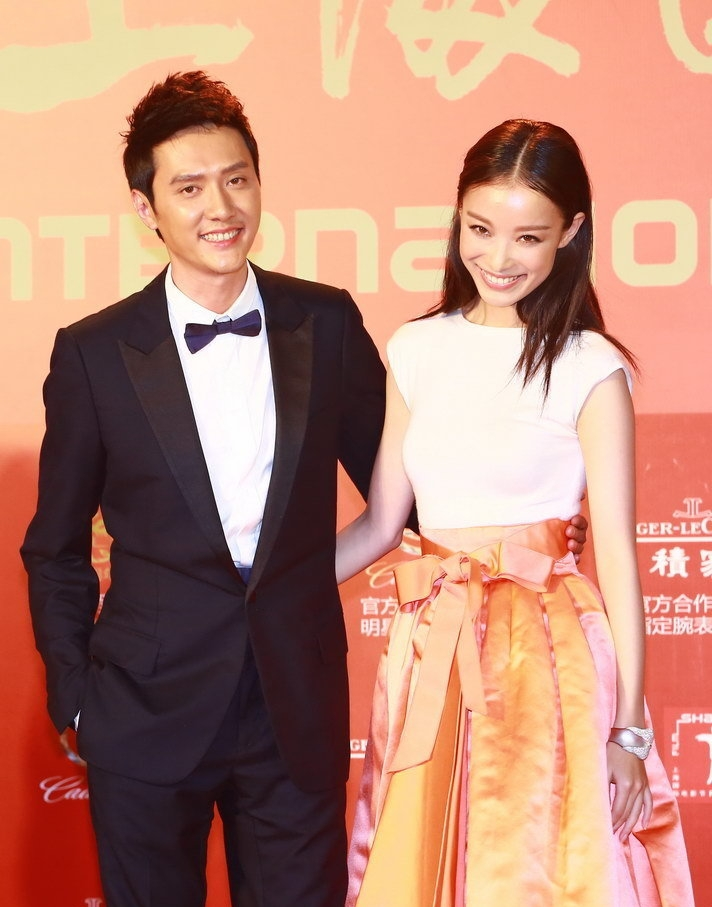 2012年，24岁的倪妮爱上了34岁的冯绍峰，两人同居3年，倪妮努力