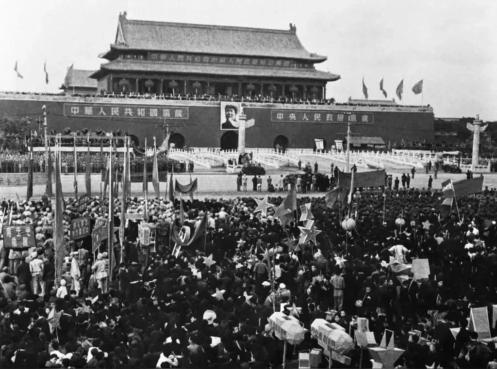 从6次大阅兵照片感受武器装备升级换代，感谢有个强大的祖国，我们得以生活在和平稳定