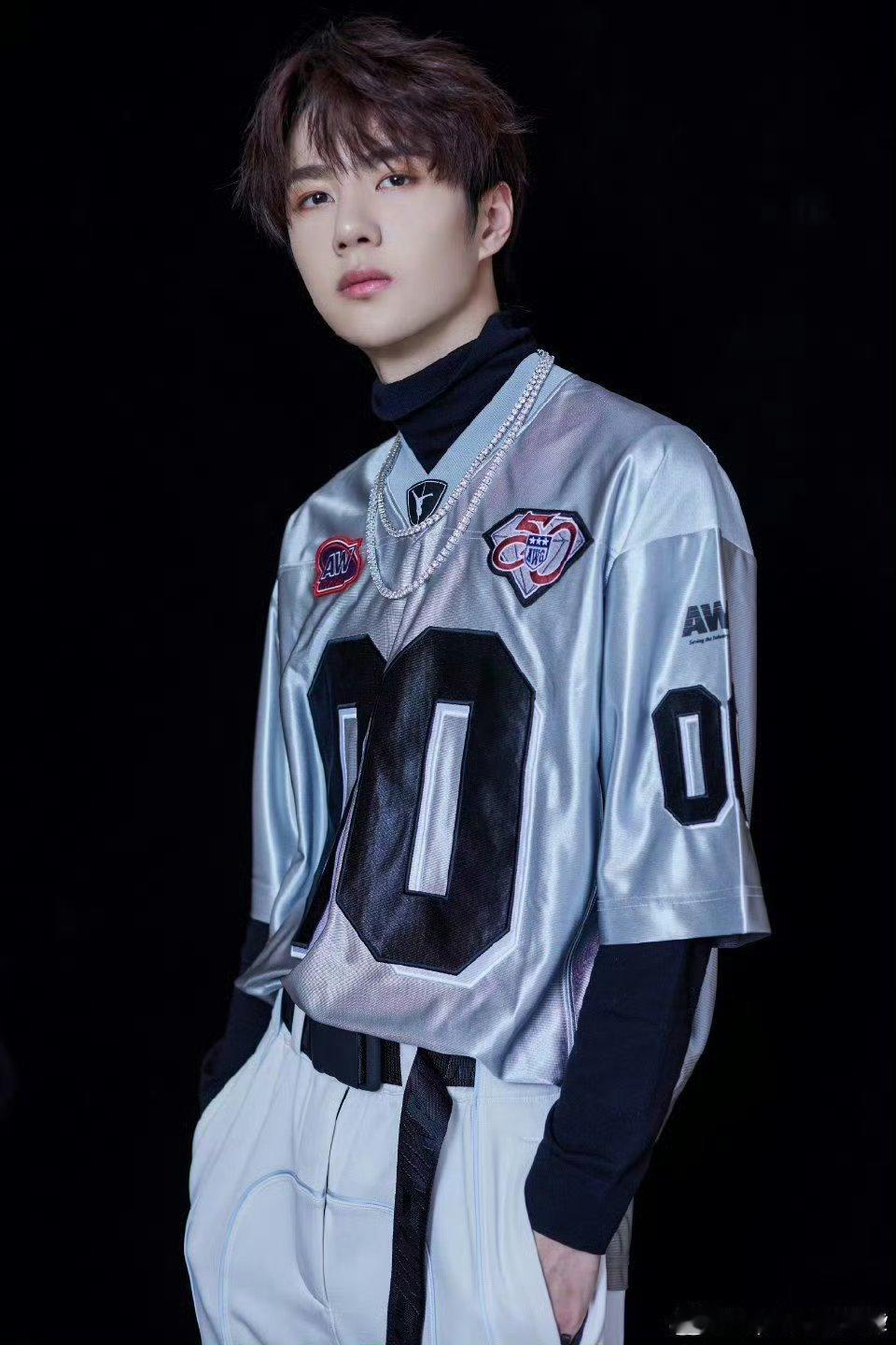 王一博王一博长红多年咖位需要质疑吗？无论是跳舞、演戏、赛车样样都很行，还一直在