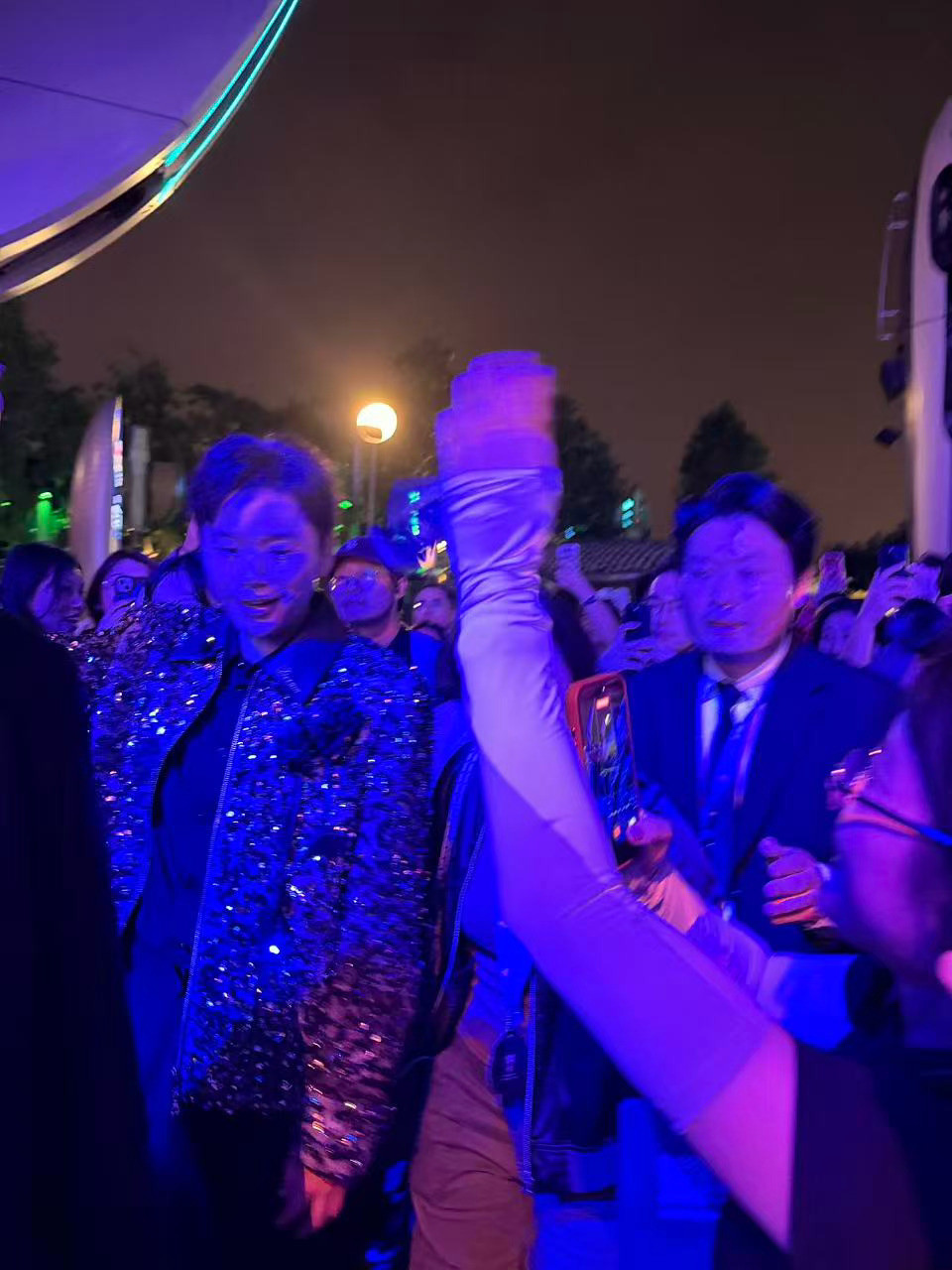 浩哥来了，牛逼追觅包场迪士尼花费多少追觅包场迪士尼花费多少