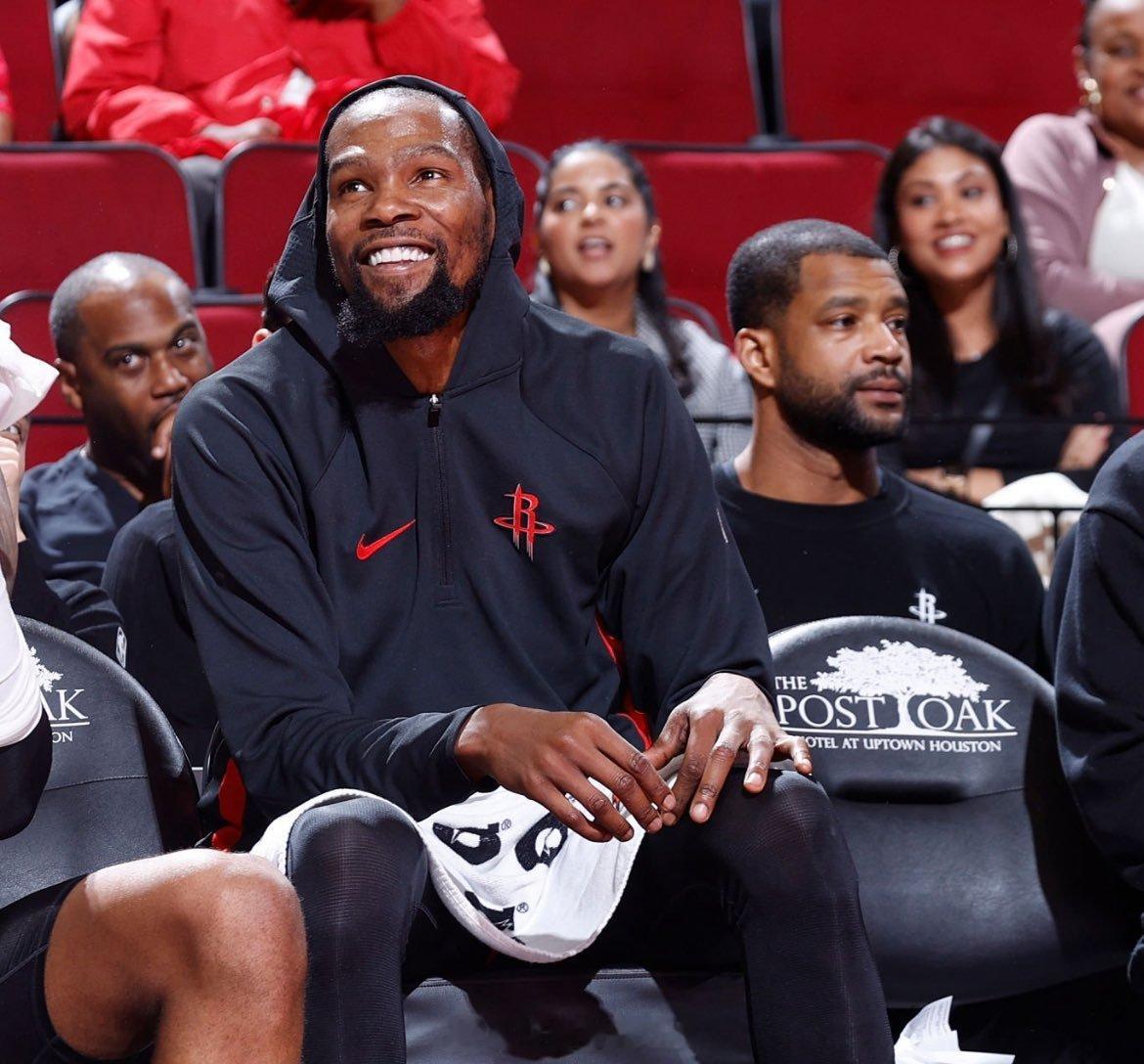 杜兰特本赛季：1、本赛季场均出手16.5次，与16-17赛季并列生涯最低。2、球