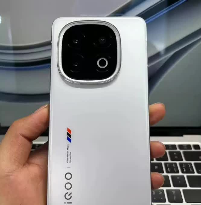 iQOO手机明明配置很好，为啥还有人说杂牌？感觉很多人就只知道苹果小米华