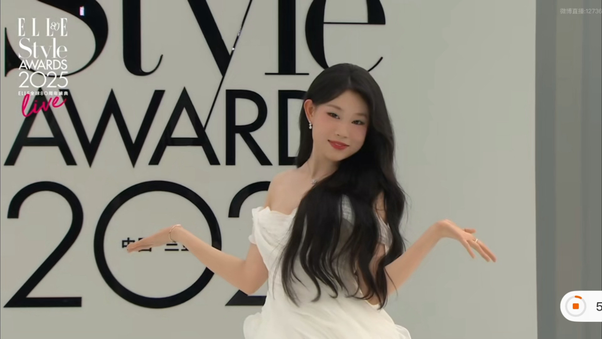 妹出道后的首次红毯吧……好有活力！！[哭哭][哭哭]沈佳润好有活力沈佳润首次走红毯