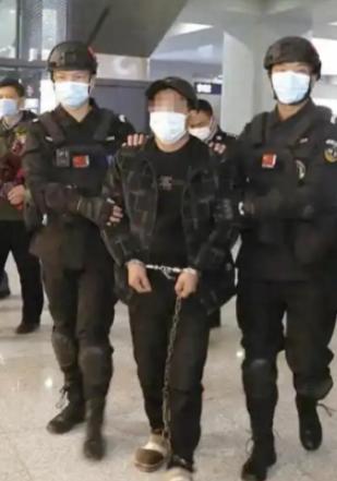 云南，一男子因为贪图亲嫂子的美貌，竟然趁嫂子午睡的时候进入房间侵犯了她，在跟嫂子