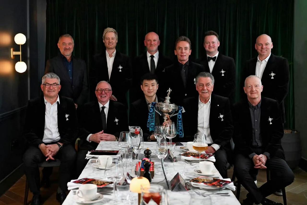 斯诺克盛宴前的晚宴！赵心童居C位，本次三道菜的晚宴菜单正是以赵心童2025年的夺