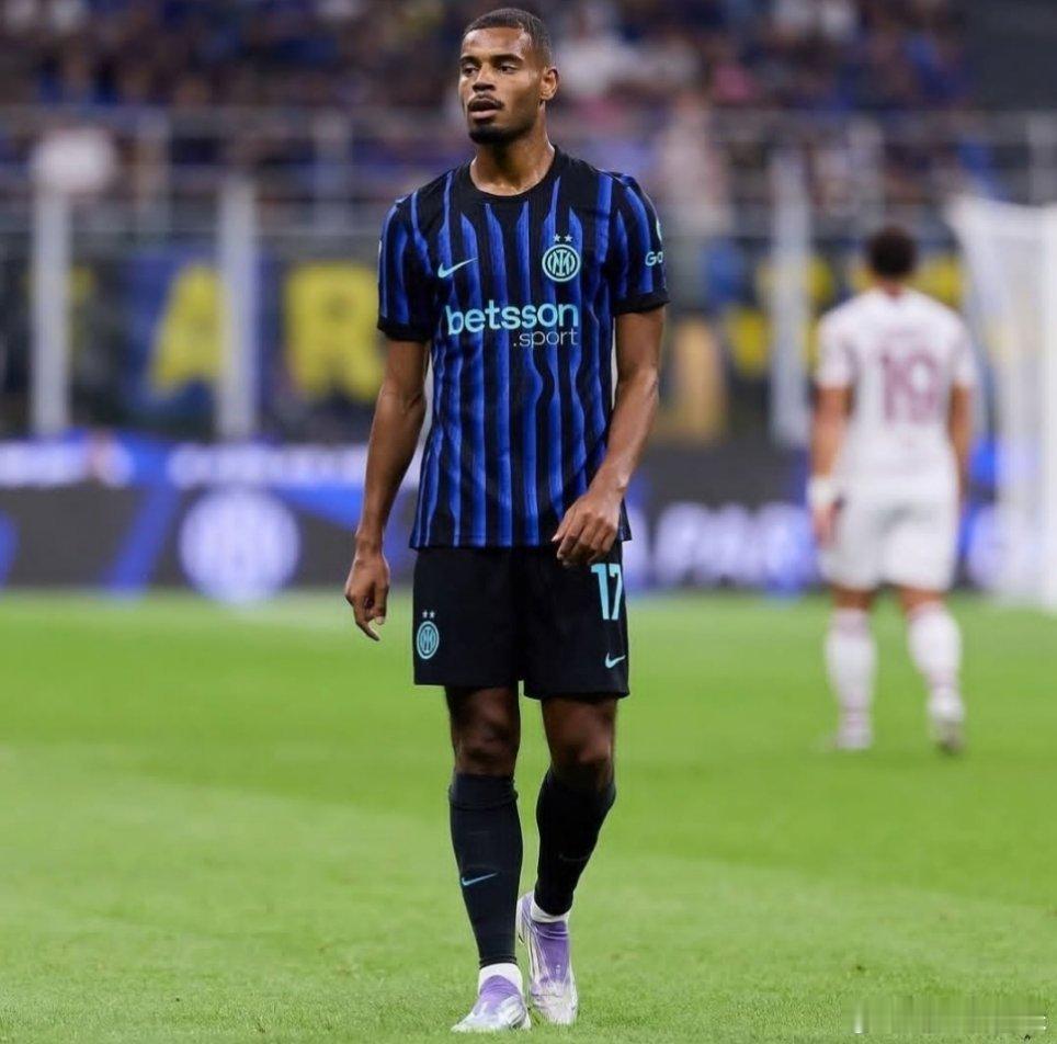 谜一样转会，2000万不是钱啊？[捂脸哭]米兰体育报表示迪乌夫未能令人信服，这位中