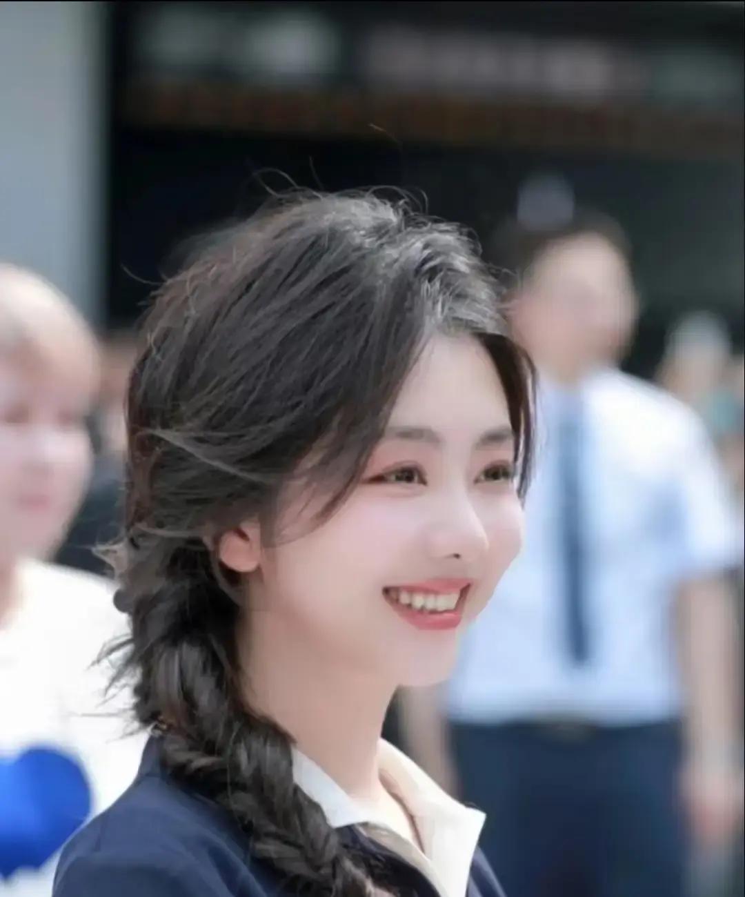 谭松韵挤掉赵丽颖拿女主横店选角现场，导演一句话定了：肖瑶不是大女主脸，要会