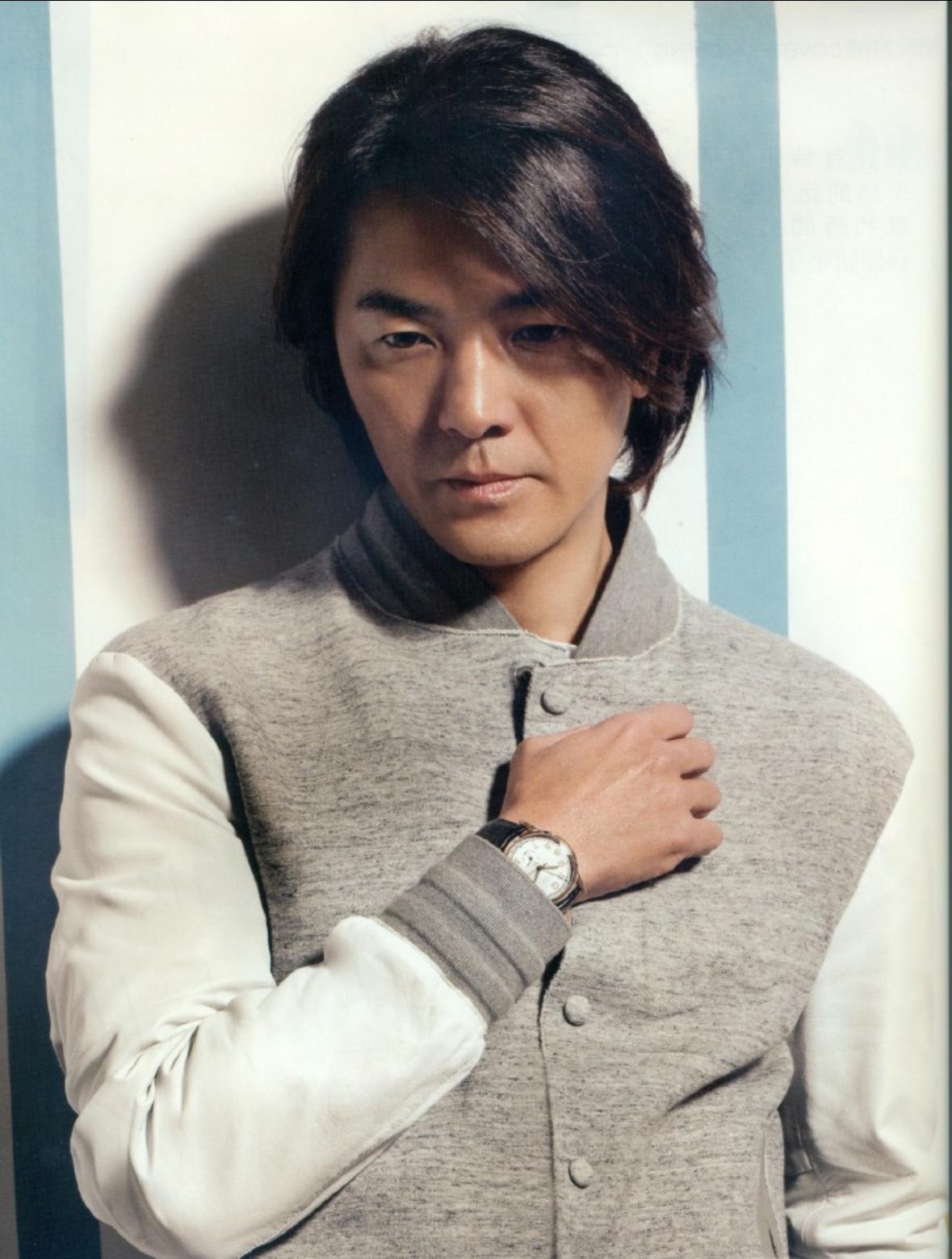 香港歌手日本开唱取消，立场争议成焦点，后续怎么办？最近网上都在说郑伊健的事，他