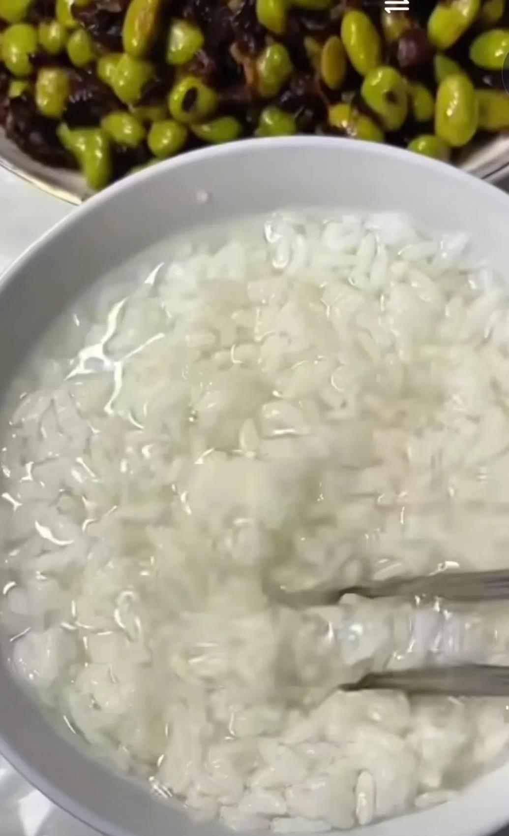 夏天南通人晚饭的“标配”，虽然简单到不能再简单，一菜一汤（泡饭），但却是最美味的