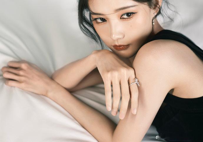 我不想结婚就李一桐这样这个设定真的太带感了，怎么看都新鲜的程度，完全就会让人感觉
