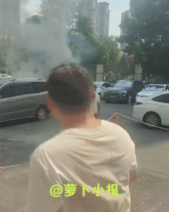 城门失火殃及池鱼，这次可是赔大了。这是一段汽车安全警示教育视频，一辆新能源车在