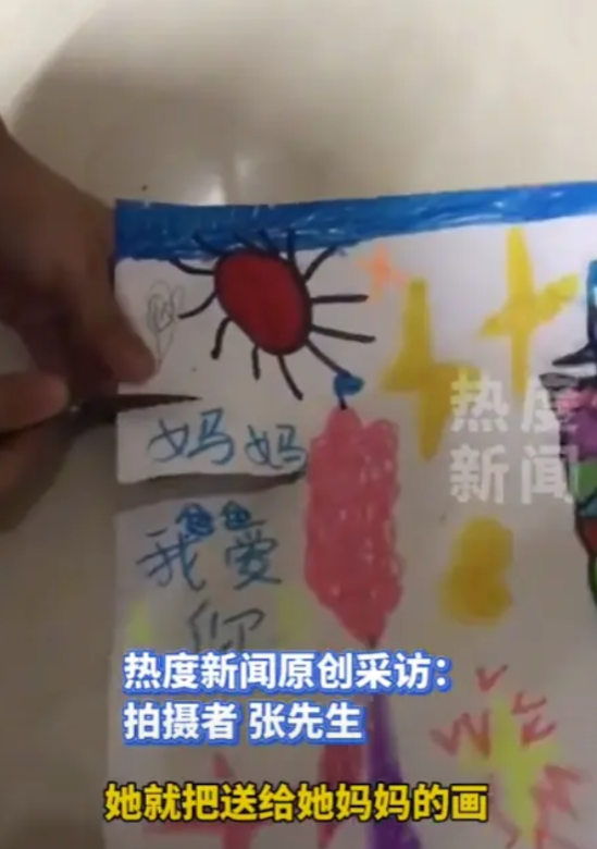 “有仇必报！”2025年5月，福建泉州，一小女孩吃太多的糖被妈妈揍，结果，当天，