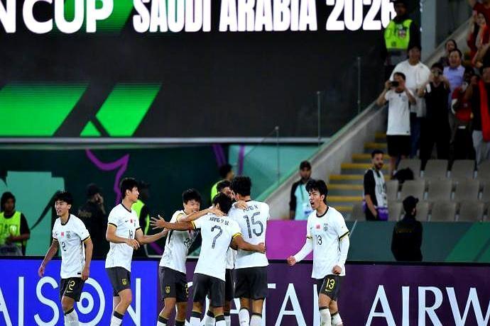 半场65%控球0射正，差点被越南踢回家。上半场看过球的，心都提到嗓子眼。我