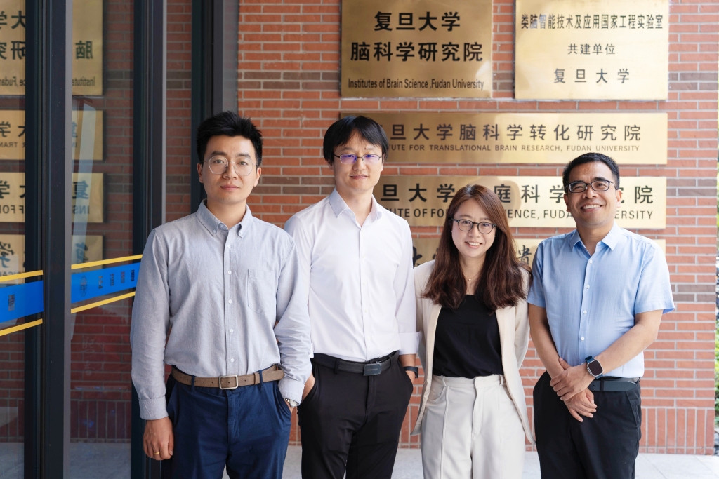 【复旦科学家通过脑机接口，使失明动物恢复视觉功能】6月6日凌晨2点，中国科学家在