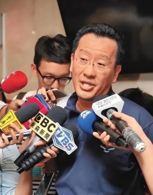 就在刚刚，台“国防部长”顾立雄发布声明，3月26日，针对特朗普宣布5月访