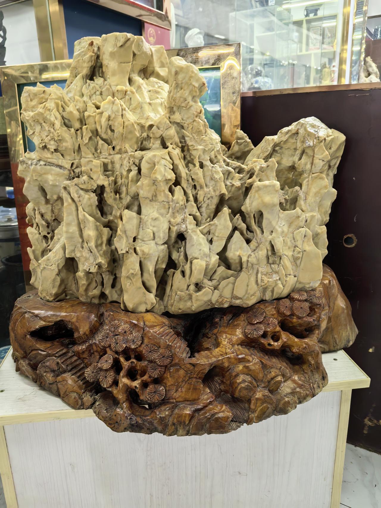 收藏收藏黄石玉，真的是个很不错的选择。2000年它被黄石奇石爱好者发现后，就