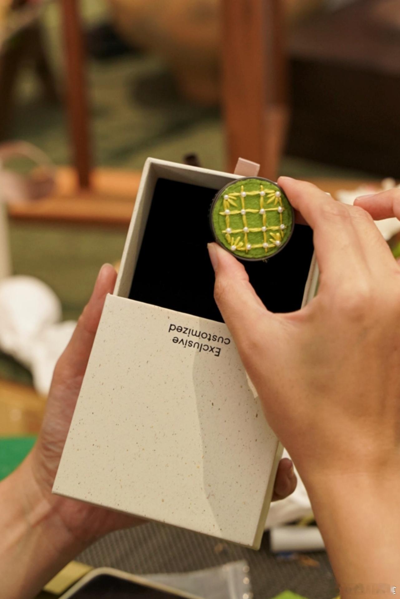 立早记品牌“讲好四川故事”的第二场公益活动，蜀锦纹样和首饰制作当当当～经过老师的