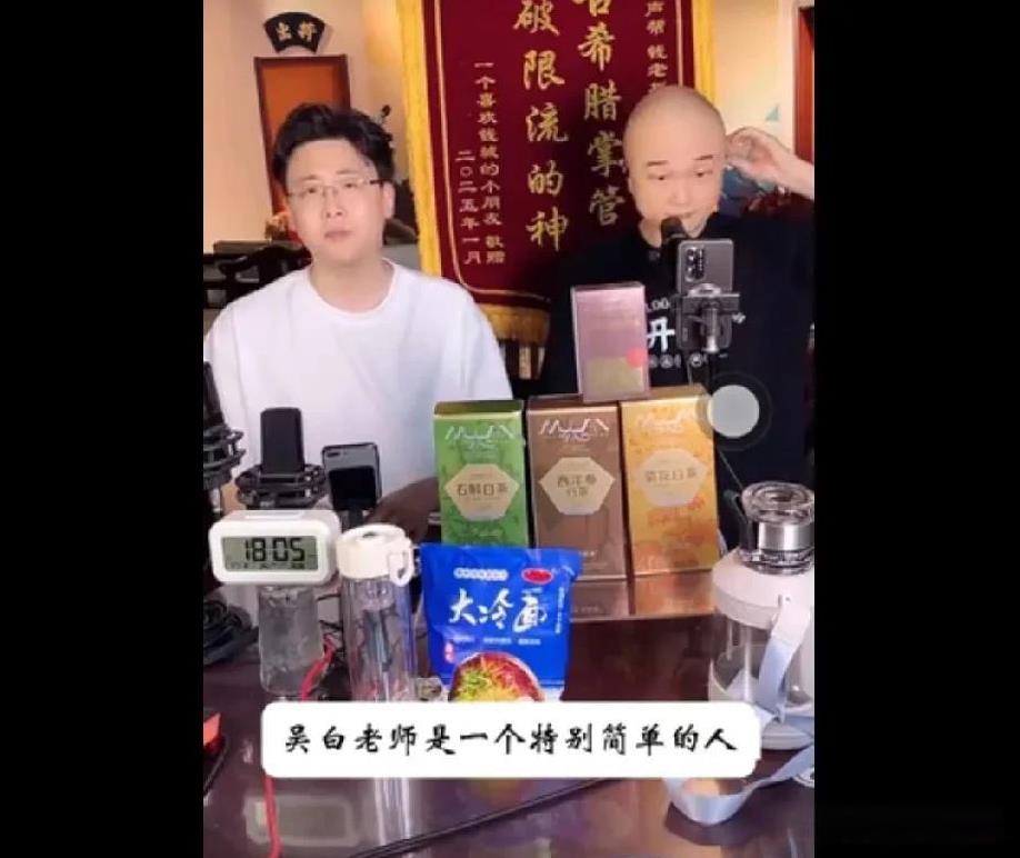 杨少华刚刚去世，两位开窍艺术家已经分析上了，葬礼谁会来。先说来的，侯耀华肯定会来