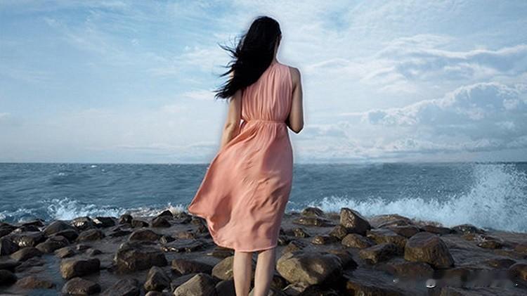 断联后，女人忘不了你，才会有的三个表现：1、夜深时发消息给你，倾诉藏在心底的情