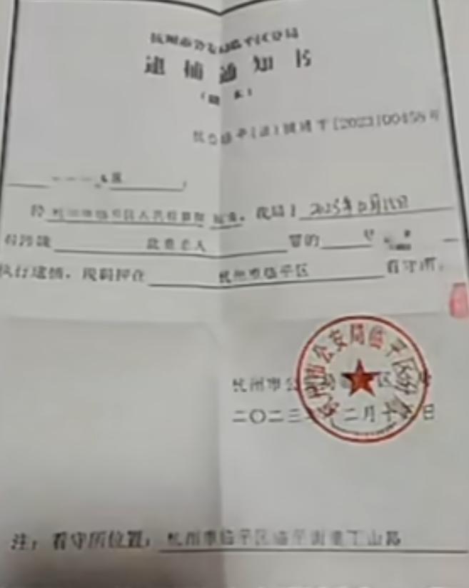 浙江一男子在家门口被两人殴打，追着打到屋内后两人被反杀，法院认为男子带有明显的泄