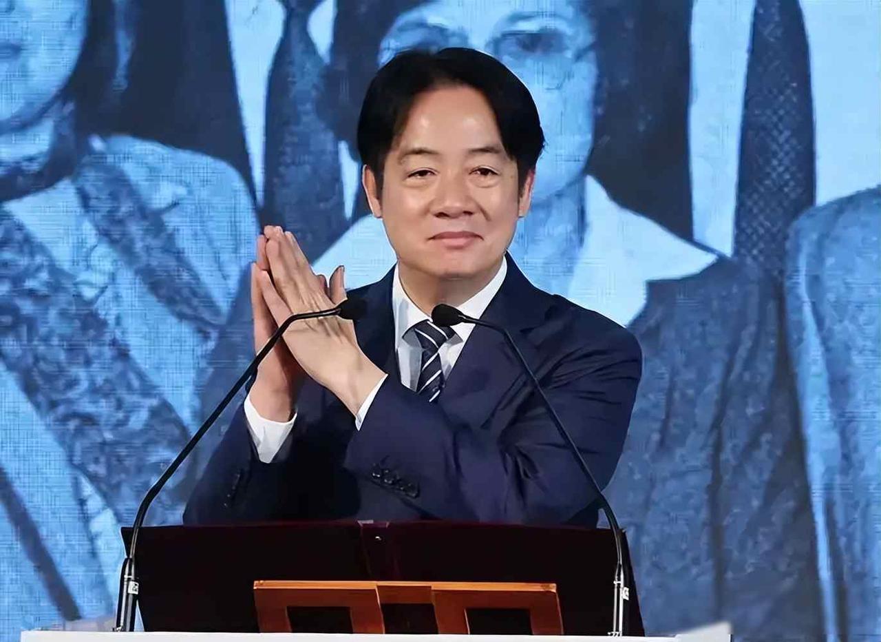 郑丽文街头被砸蛋，绿营骂她亲中，年轻人却选她在高雄六合夜市发生的事里，有人朝