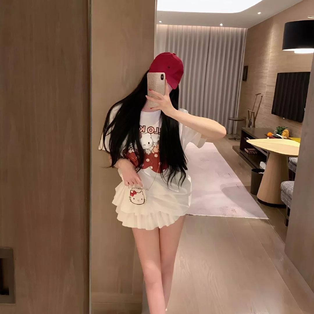 甜美少女风，可爱的HelloKitty穿搭。__