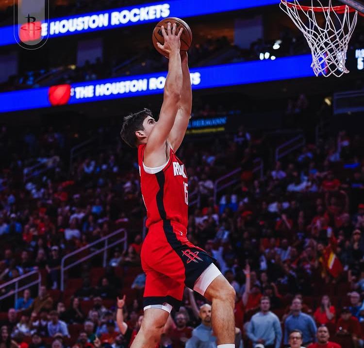 记者：“成功抢断并得分能带来多大势头？”谢泼德：“在防守端完成抢断，轻松得分，看