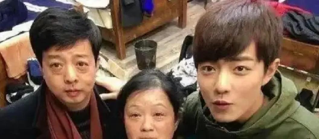 3天前，肖战把爸妈接进智能新家开机键一响，窗帘自己拉开，老肖扶着墙愣住：原