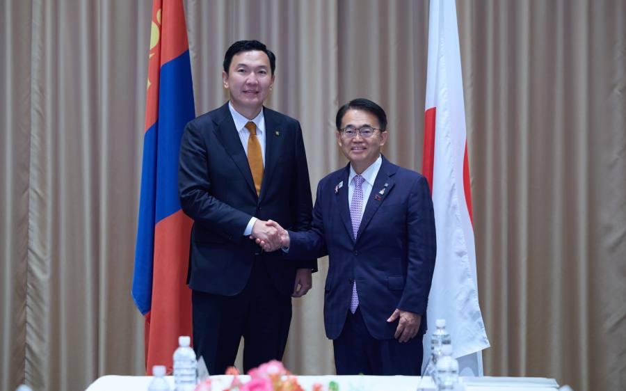 蒙古国总理乌其日勒访问日本，会见了爱知县知事大村秀章，双方表示，蒙古国与日本以“