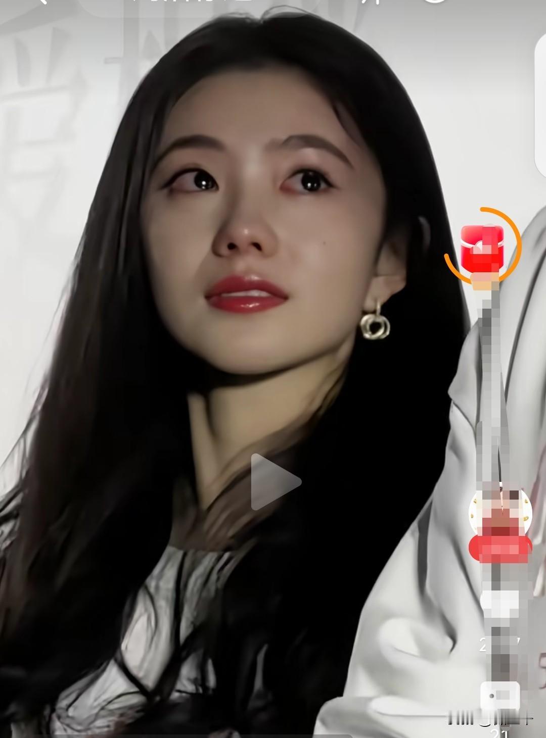 最有灵气的2个女演员，长相干净，文艺气质，演技都不错。2人的共同点在眼睛：干净清