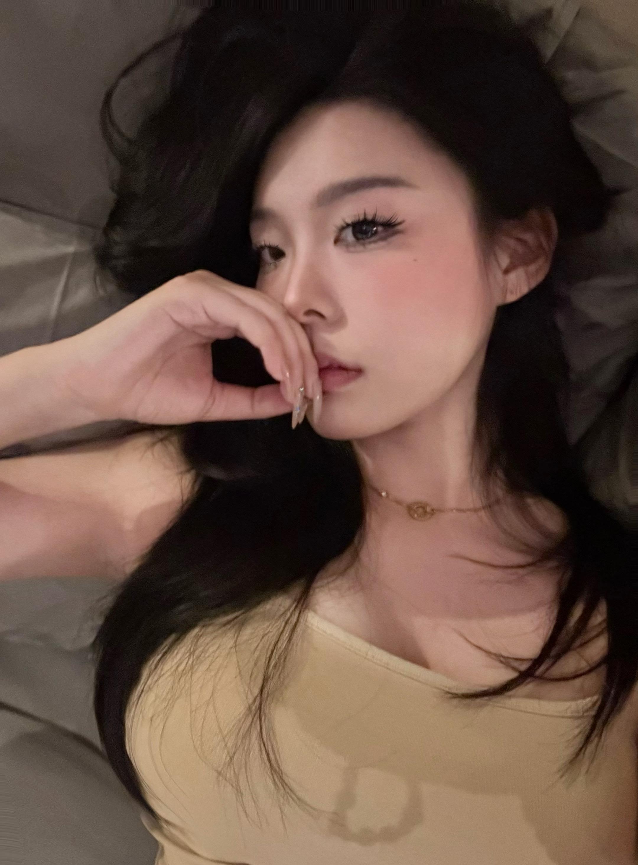 我一定要成为一个拜金恶毒爱慕荣好吃懒做但非常漂亮的小女孩