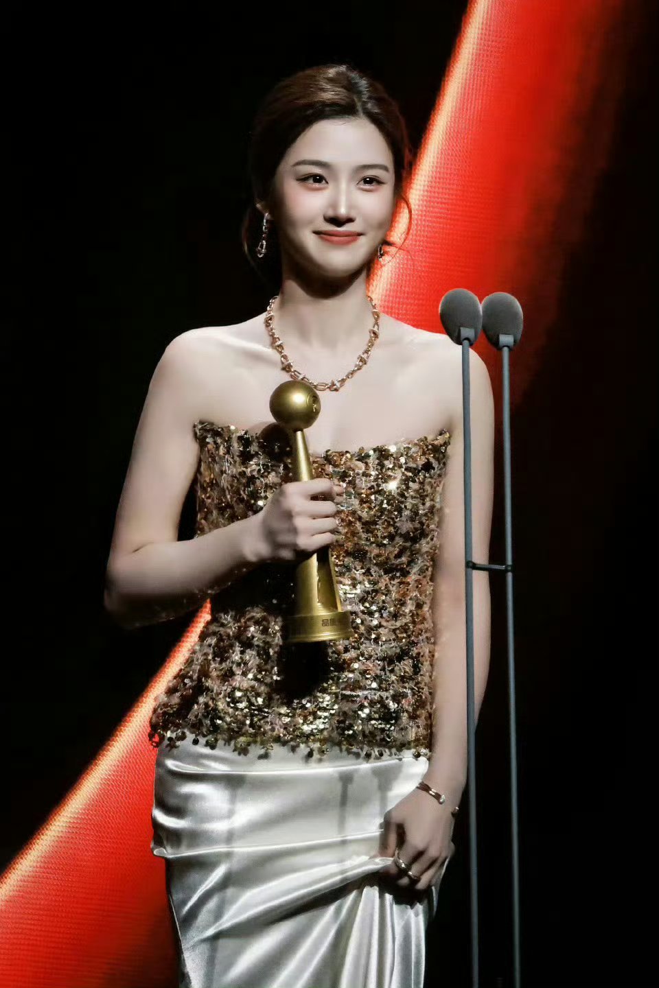 卢昱晓内场第二套好贵气优雅✨闪耀的女明星，噜噜晓的仪态和气质真的越来越好了💫