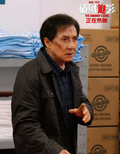 我终于明白成龙为何年近古稀仍拍戏了！不是为了名利，也不是闲不住，