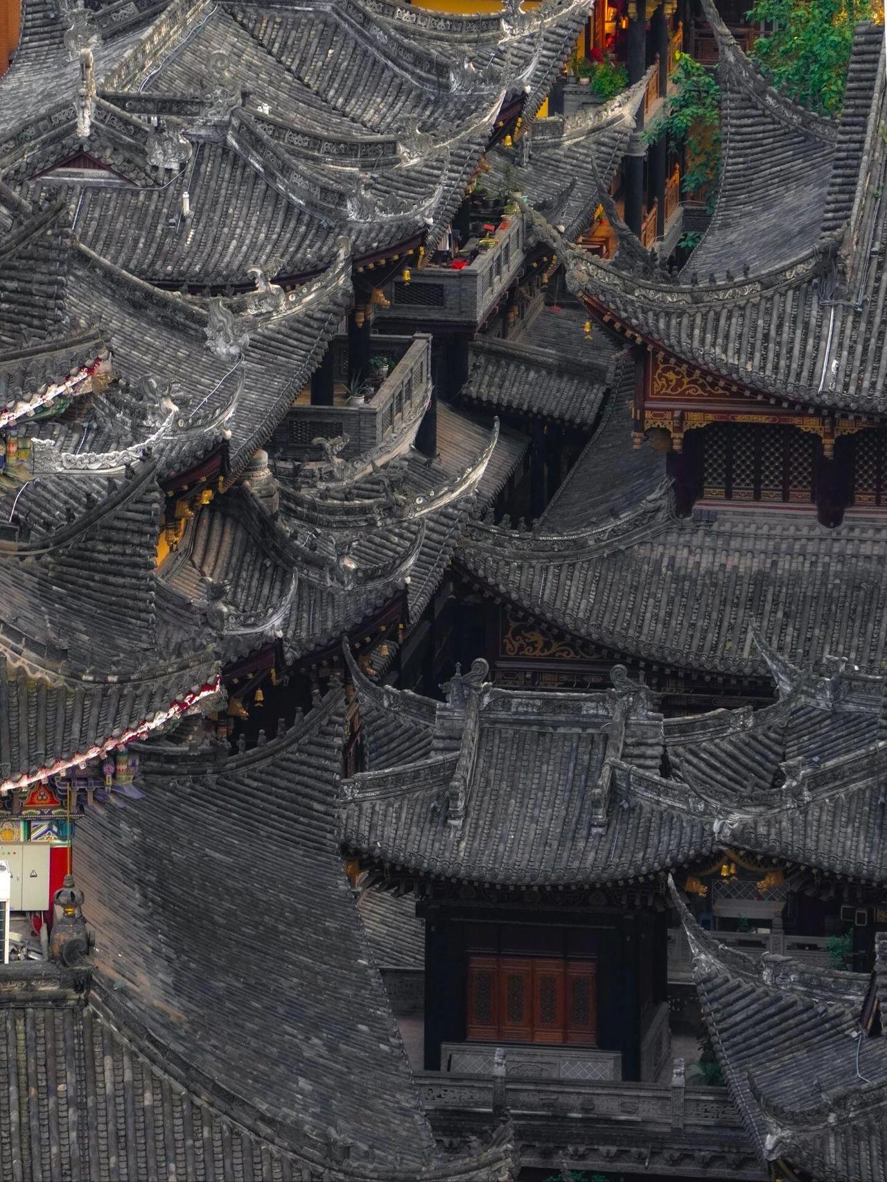 重庆旅游，闹市区里的罗汉寺真的好美！重庆罗汉寺美景和美食推荐：1、大山门、