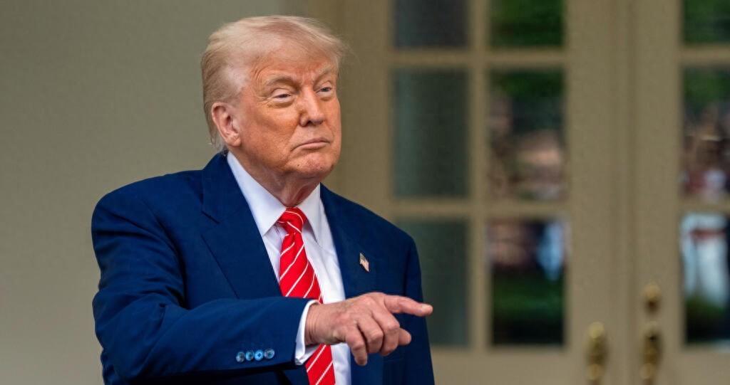 格陵兰岛37人军演，美国翻脸加税，欧洲被逼到墙角。美国因为一场只有37个人参加