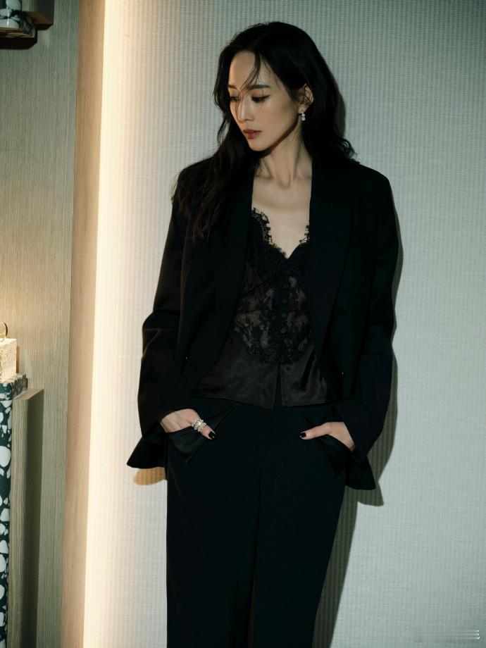 张钧甯拽姐味简直就是又美又飒呀，完全就是勾住了我的心巴的！太让人心动！