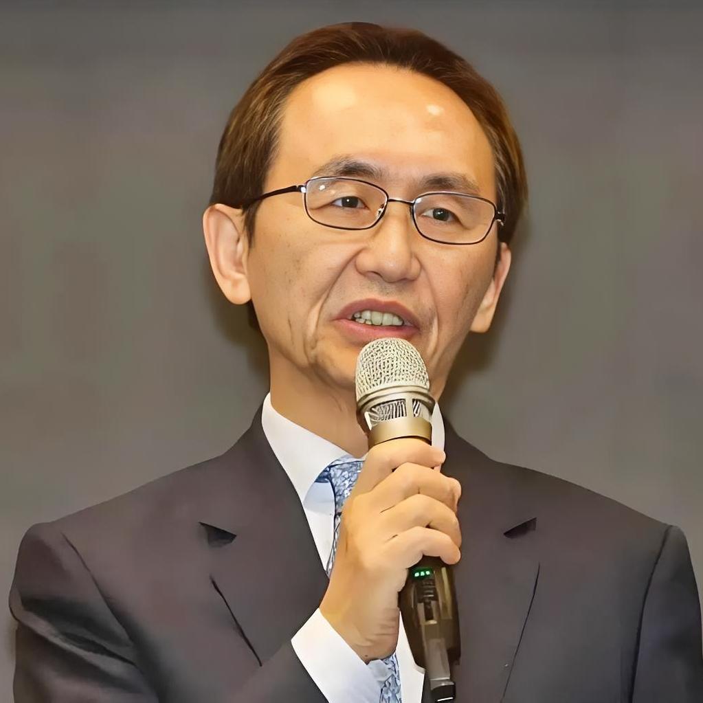 台湾那位所谓时政评论员吴子嘉把郑丽文贬得几乎一文不值，你认同吗？近日，​针对
