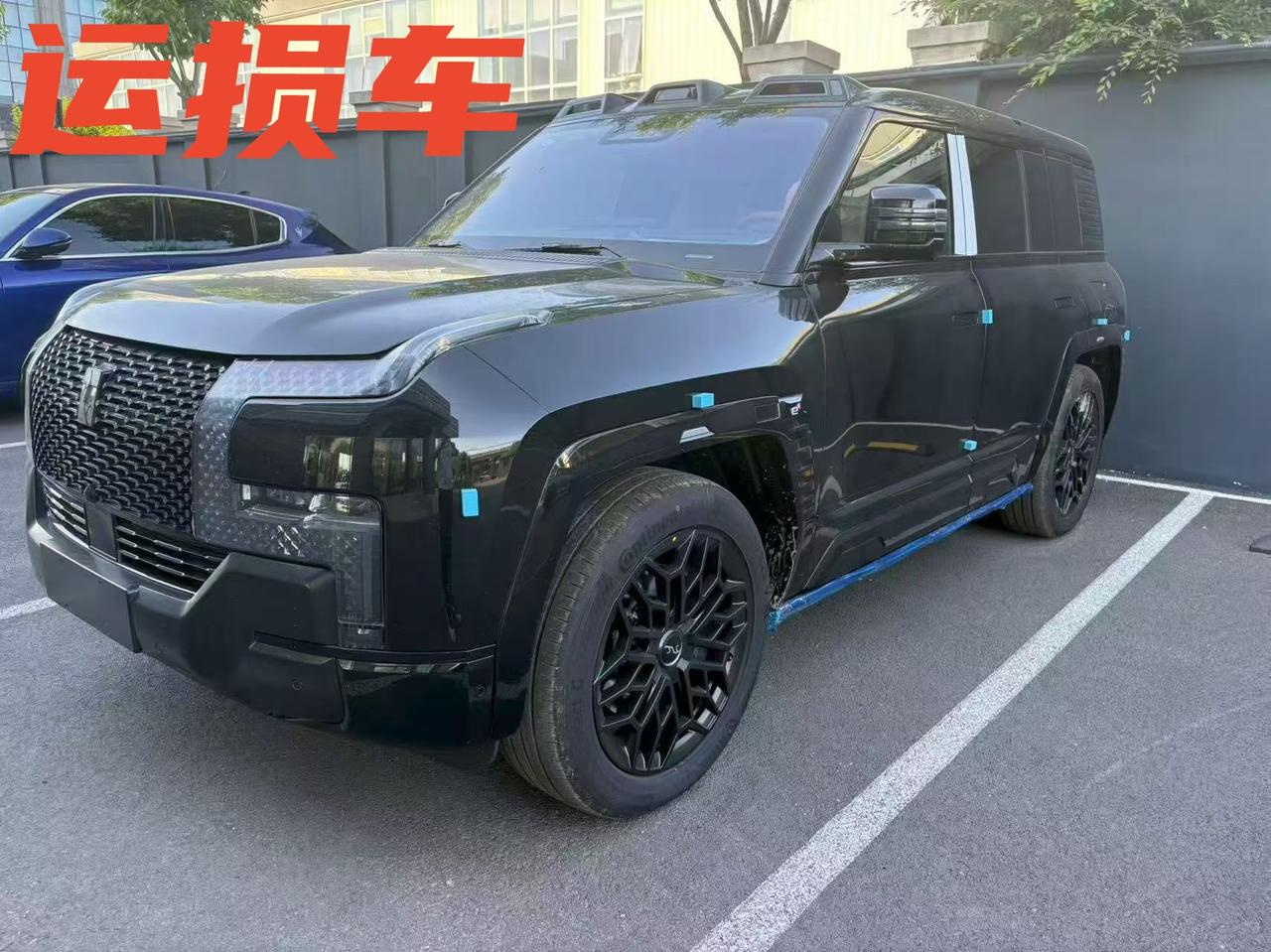 品牌：仰望U8车型：2026款标准版排量：混动2.0T指导价：100800