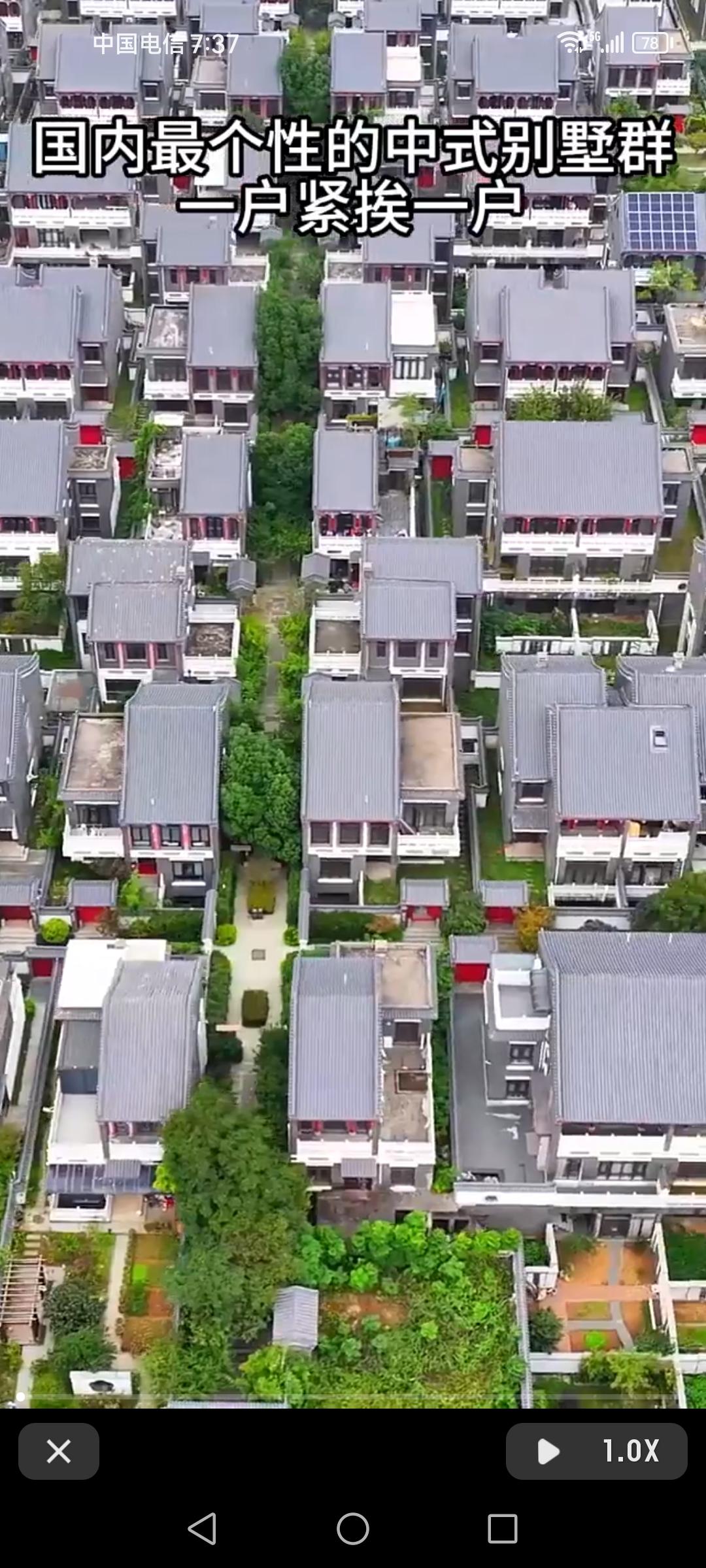 国内有些中式别墅群真是别具个性。像新春爆款的28套新兄弟二层新中式双拼别墅，就很