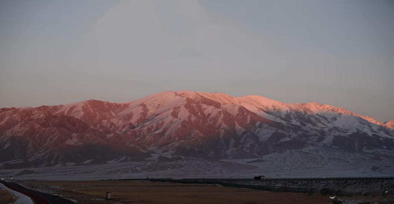 📍赛里木湖总有人说，赛里木湖的蓝是人间绝色，亲眼所见才知所言非