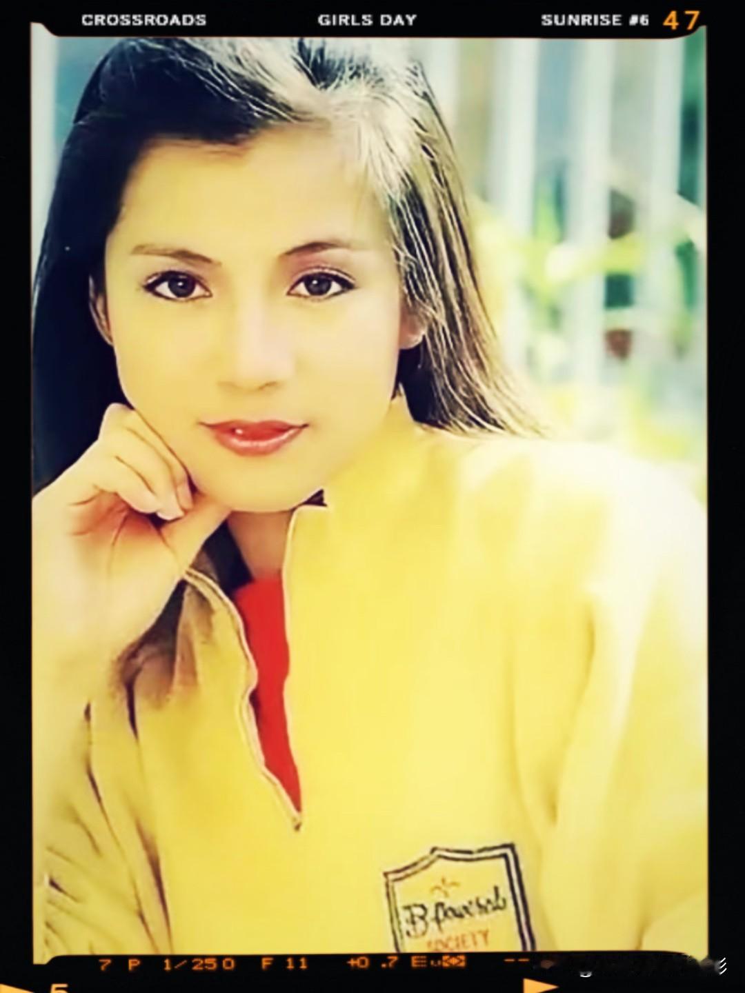 翁美玲美照💛这姑娘的灵气,真的绝了!看这些老照片,她笑起来的时候,眼睛里像有光