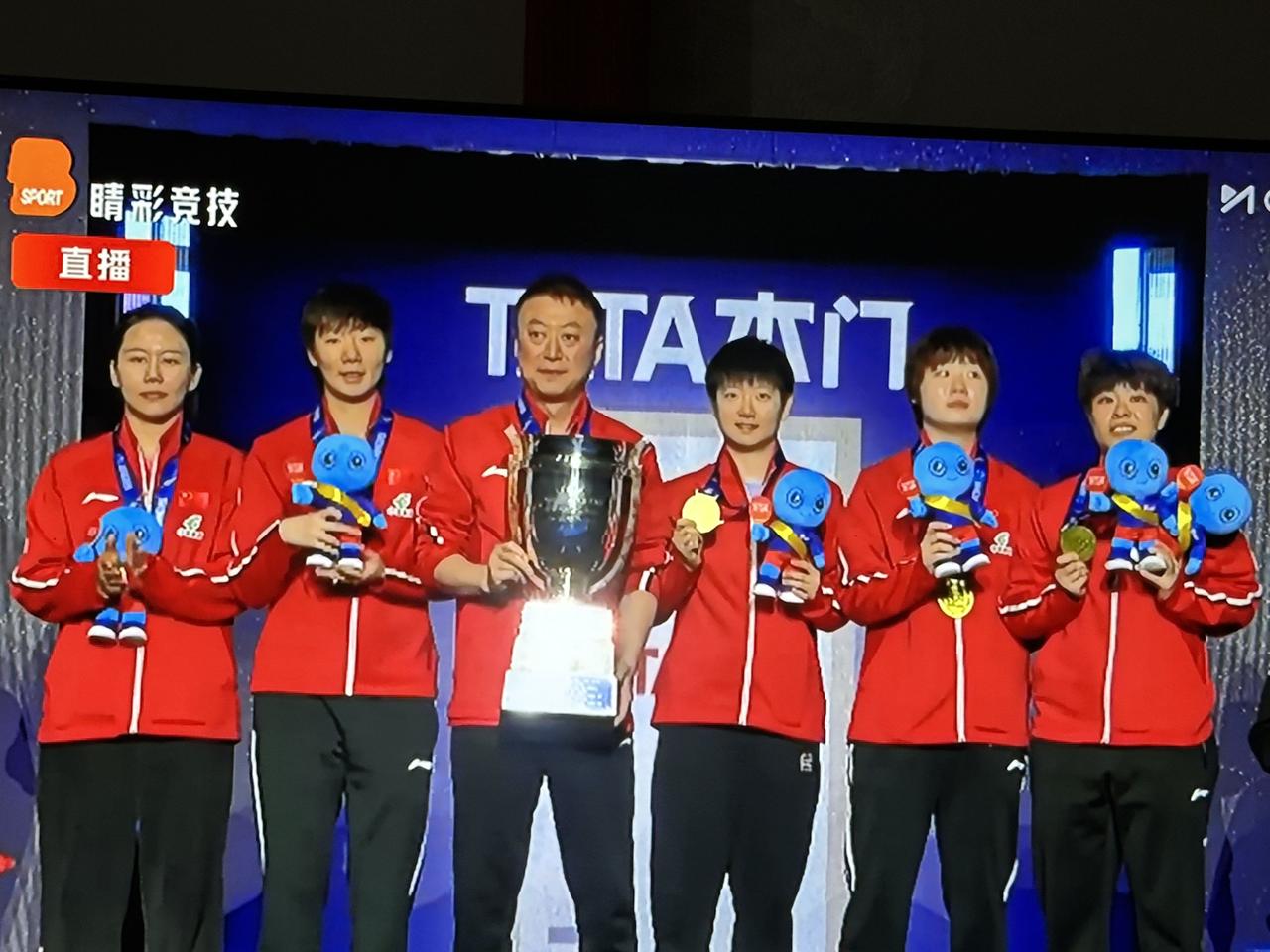 2026伦敦世乒赛，中国乒乓球女队第24次获得考比伦杯，祝贺！夺取桂冠，功劳