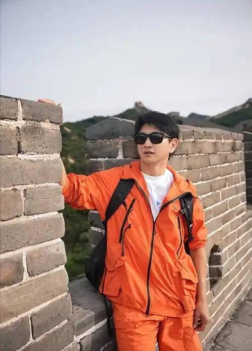 你可以说吴奇隆过气了，也可以说他商演少了，但是不可否认的是，他有一点最行，那就是