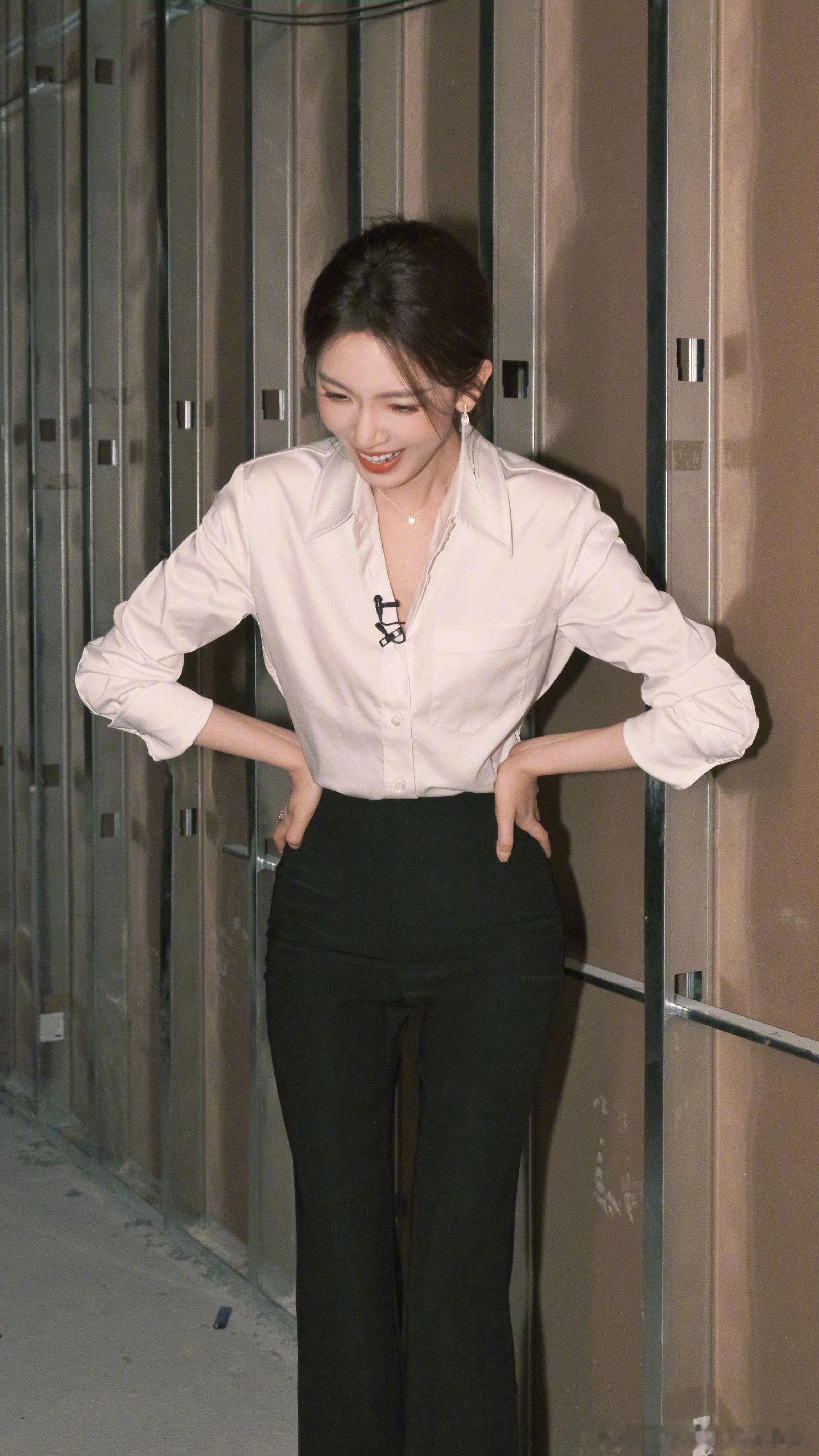 陈瑶制服写真陈瑶​​​