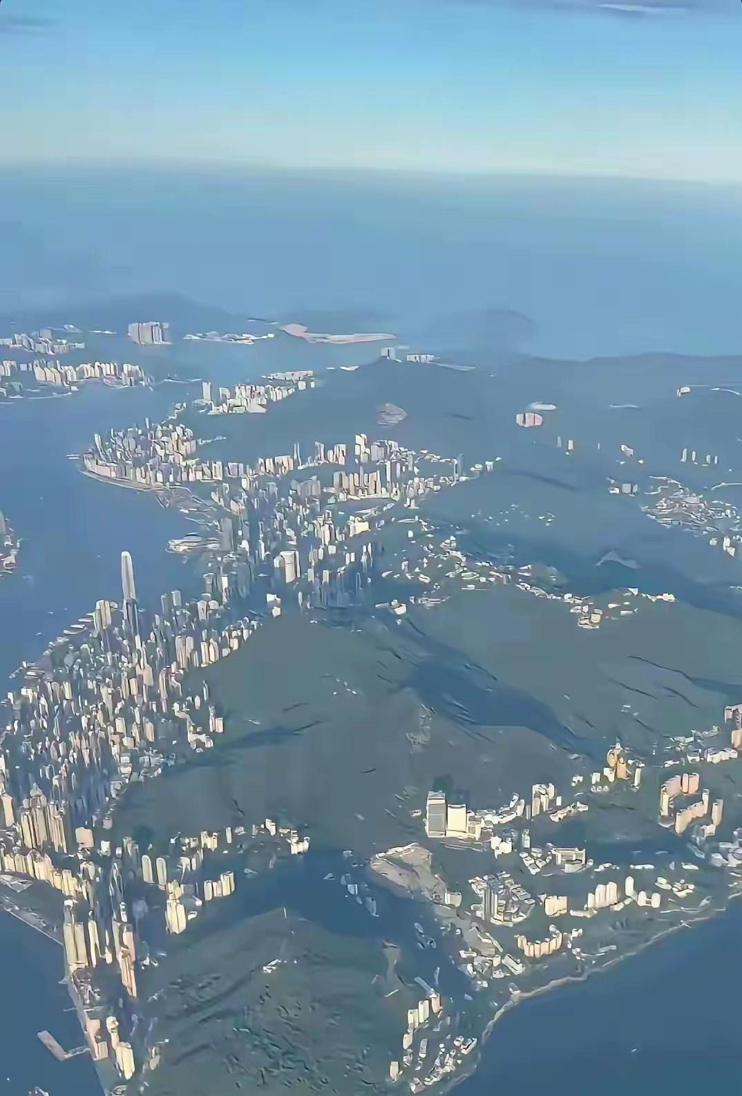 香港建城的地方感觉没有选好，平地太少了，都是山峦，并不利于后期发展