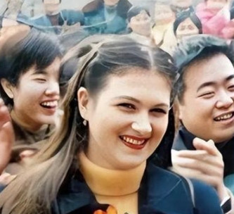 1998年，乌克兰美女远嫁给河南小伙，婚后8年生了3个孩子，可她却让孩子都入了乌