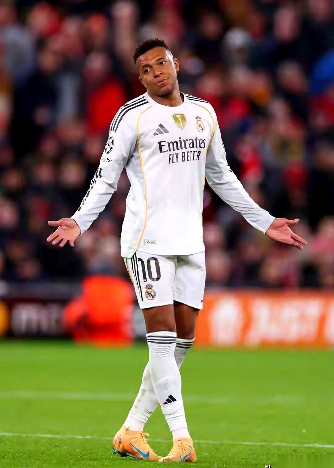 维尼修斯0射门，姆巴佩全场隐身。就问一句，花那么多钱攒的这个局，是来看大神们在