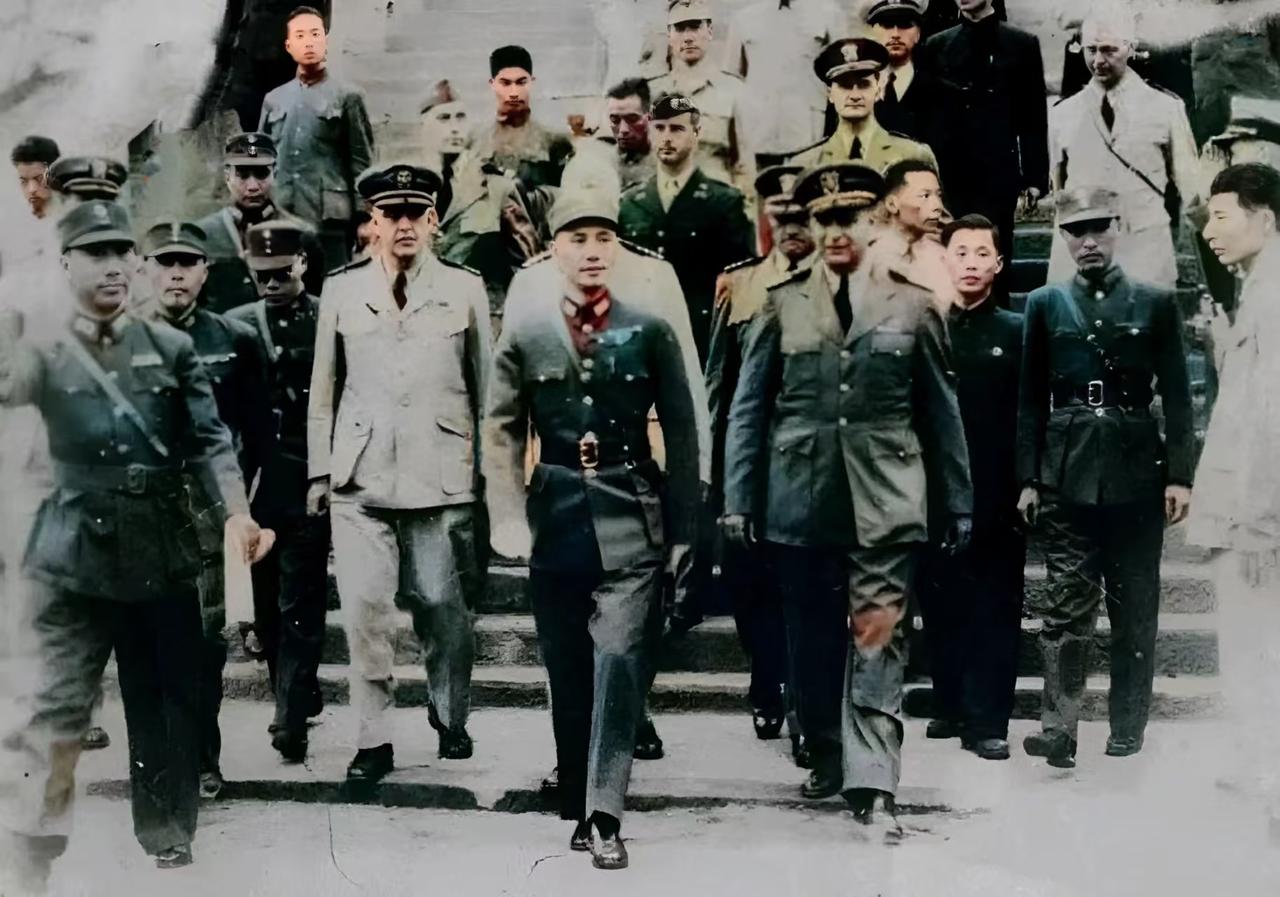 国民党第一个军、黄埔学生军——第一军历任军长：1.蒋介石（1925年8月-