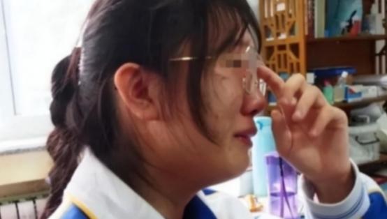 🌞2013年，福建一女生高考志愿落榜，成绩只有364分，但女孩却坚称自己考